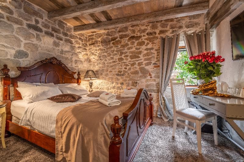 Historic Plaza Varos - Adults Only 2