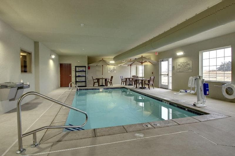 Cobblestone Hotel & Suites 3