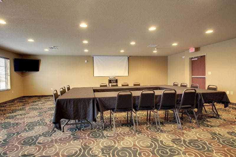 Cobblestone Hotel & Suites 1