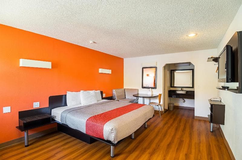 Motel 6 Blue Springs 4