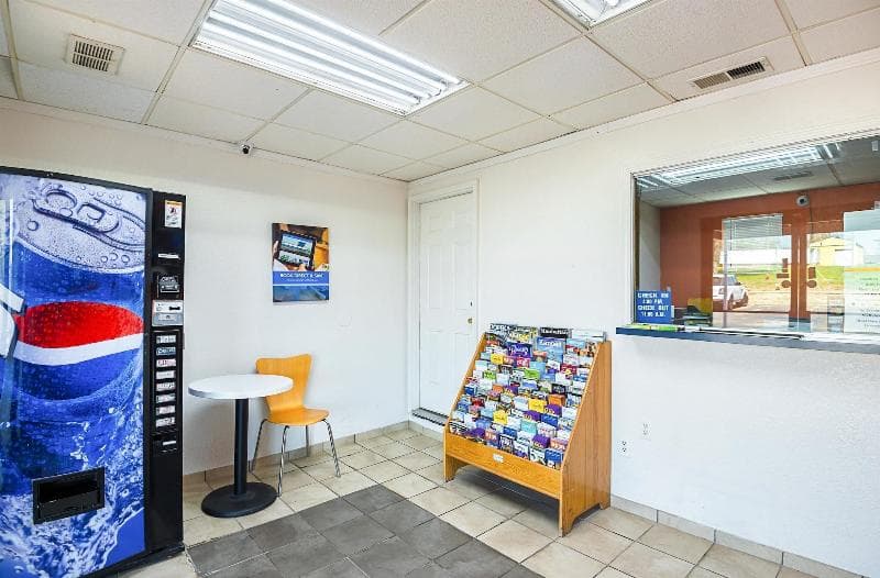 Motel 6 Blue Springs main