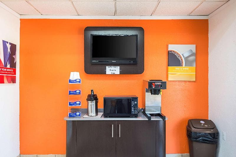 Motel 6 Blue Springs 3