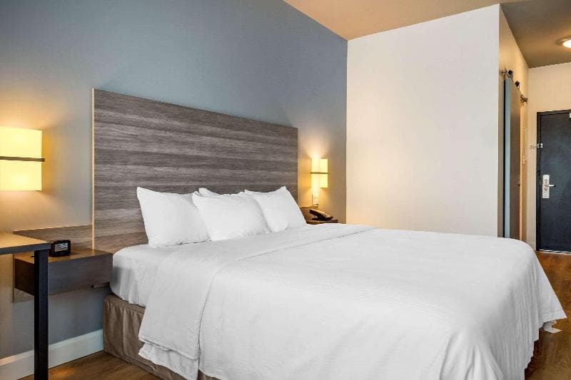 Rodeway Inn 3