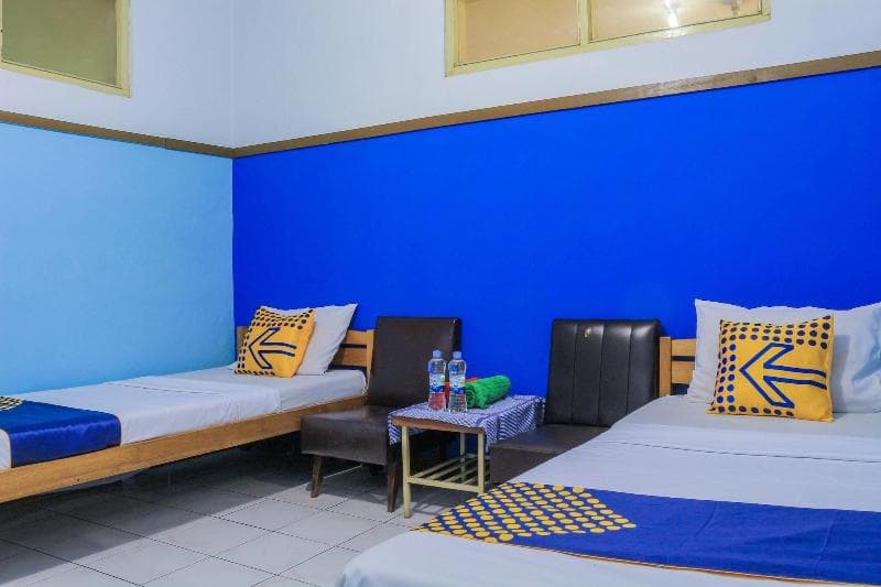 Spot On 1708 Hotel Budi Famili 1 4