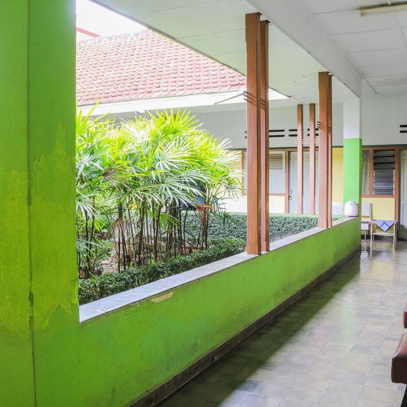 Spot On 1708 Hotel Budi Famili 1 3