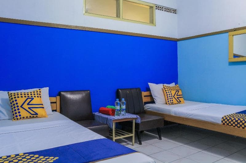 Spot On 1708 Hotel Budi Famili 1 5