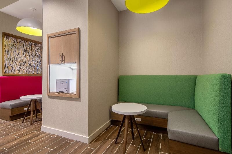 Hampton Inn & Suites Raleigh Midtown 3