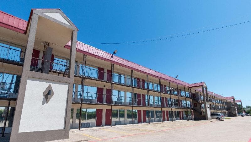 Magnuson Extended Stay and Suites Airport Hotel 4