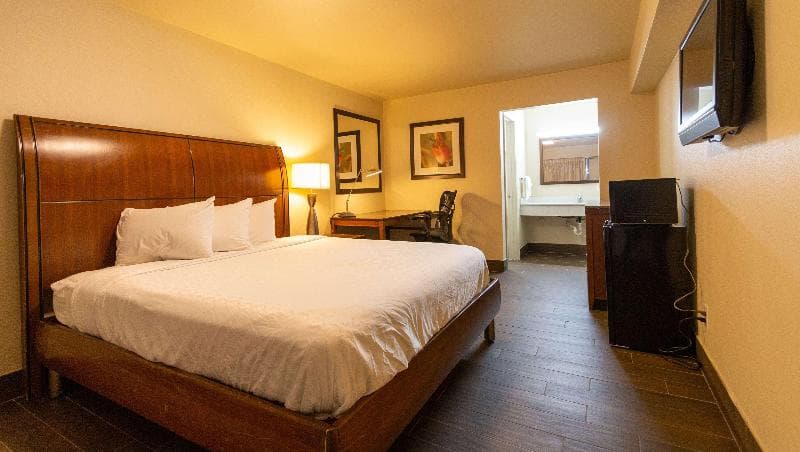 Magnuson Extended Stay and Suites Airport Hotel 2