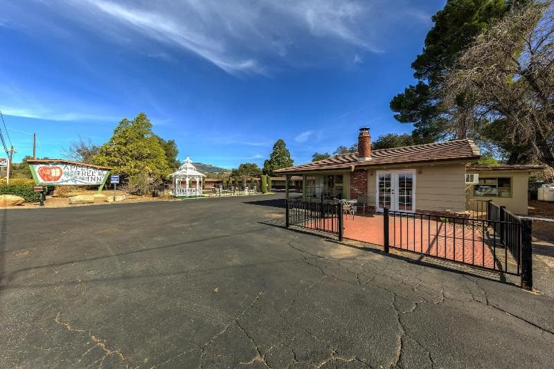 Apple Tree Inn 4
