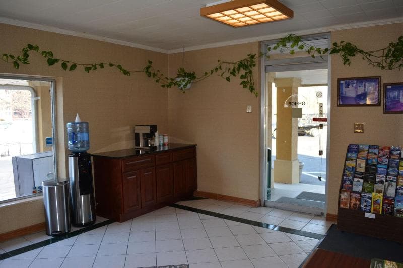 Budget Inn Falls Church 3