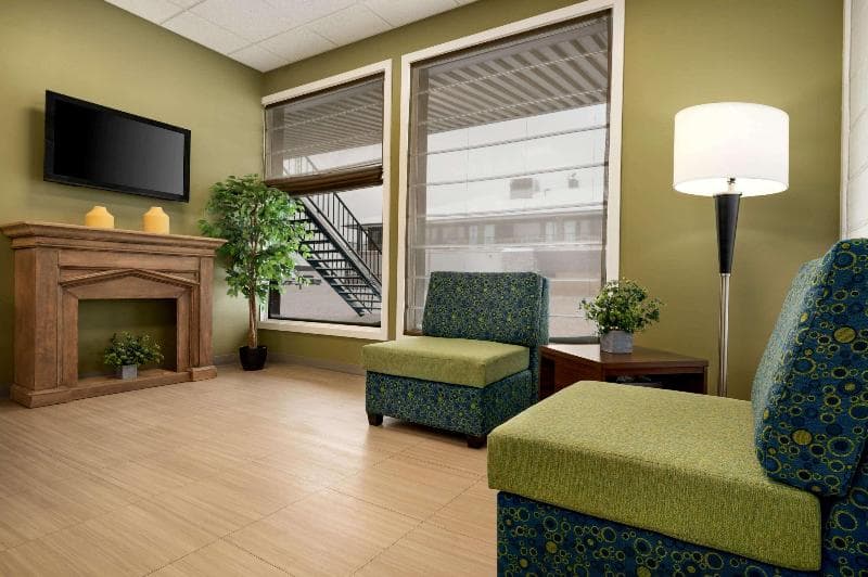 Super 8 By Wyndham Hearst 4