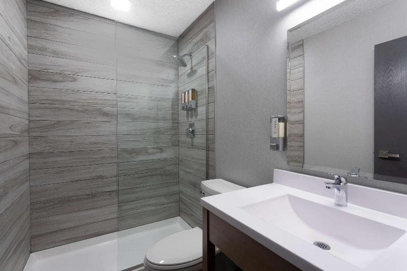 Travelodge By Wyndham Elkhart 3