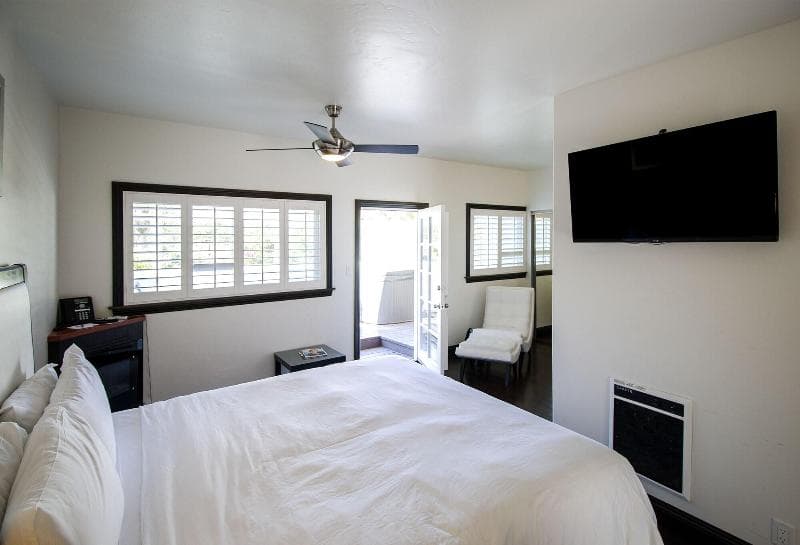 Malibu Country Inn 2