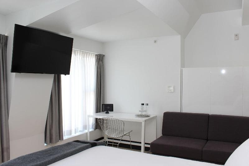 The Beverley Hotel 4