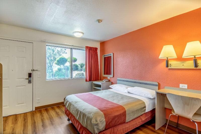 Motel 6 Tracy 3