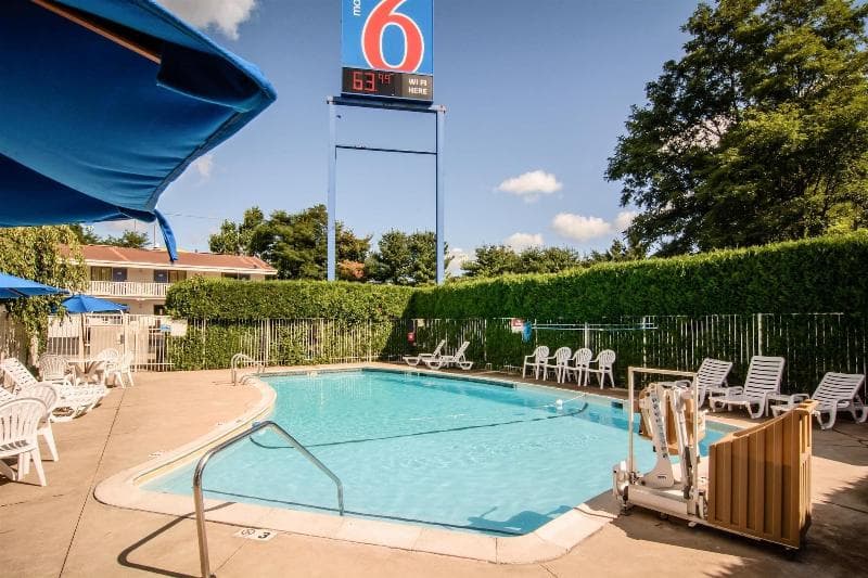 Motel 6 Leominster main