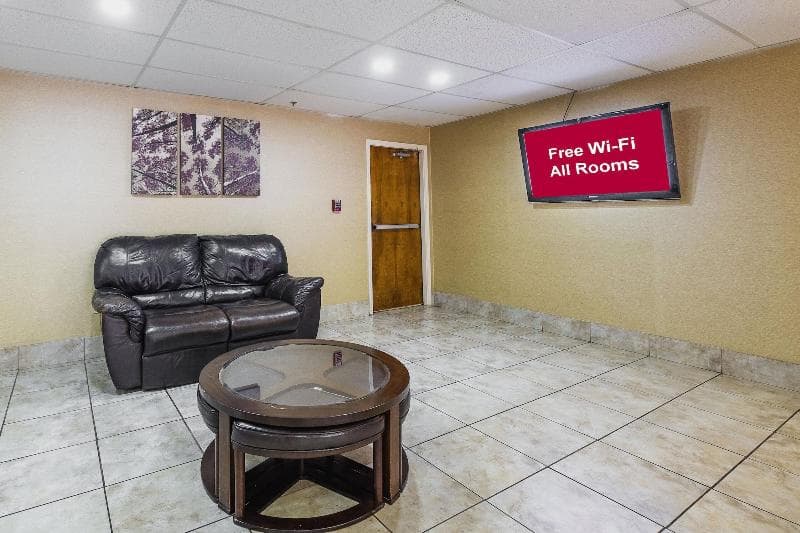 Red Roof Inn & Suites Jackson - Brandon 4
