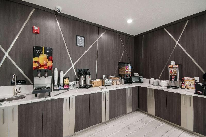 Americas Best Value Inn & Suites Northeast Houston I-610 5