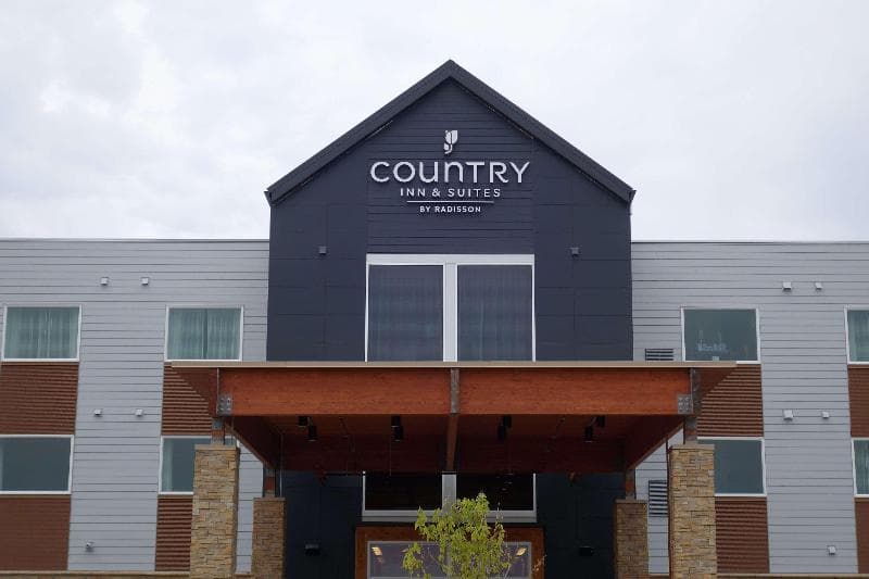 Country Inn & Suites by Radisson, Ft. Atkinson, WI 4
