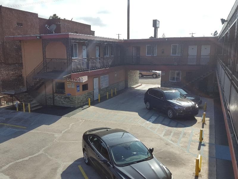 Travel Inn Motel 5