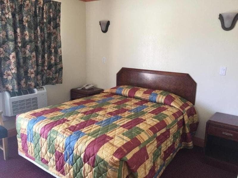 Travel Inn Motel 4