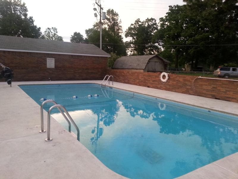 Holiday Pines Motel photo 1