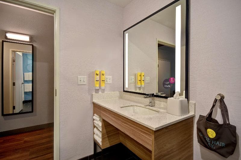 Tru by Hilton Auburn 4