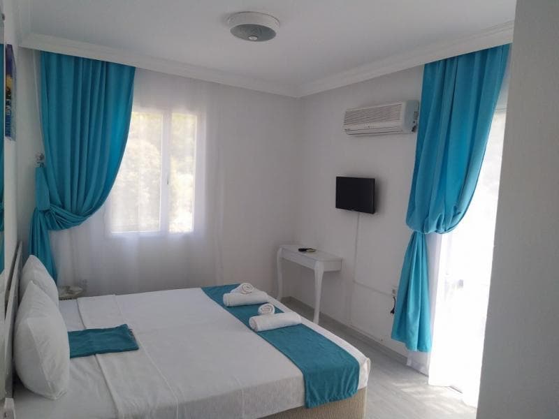 Minerva Port Hotel main