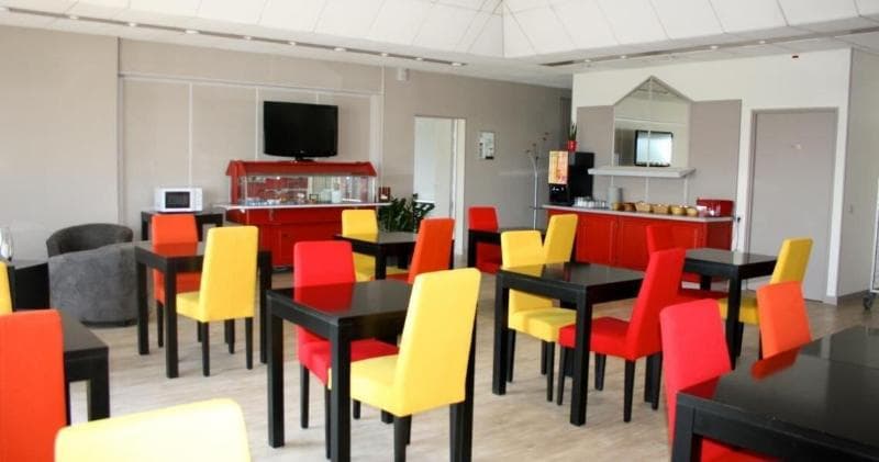 Htel Balladins Vendme 3