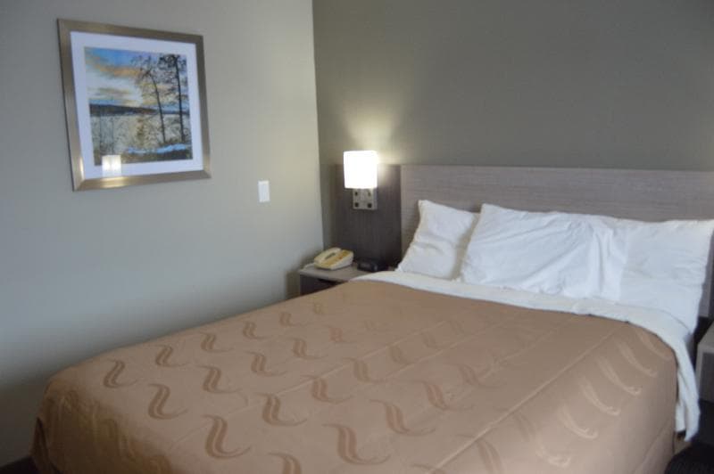 Quality Inn & Suites Grove City-Outlet Mall 4