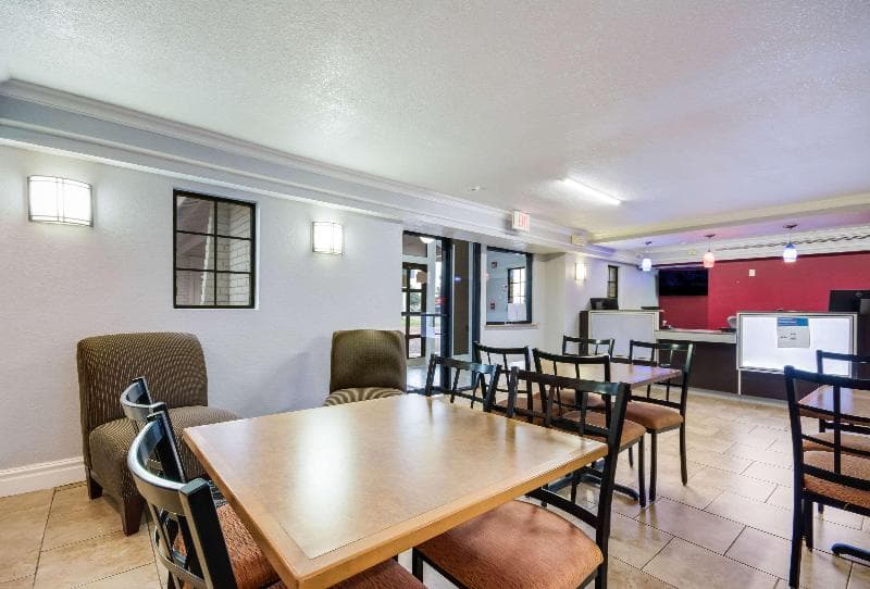 Econo Lodge main