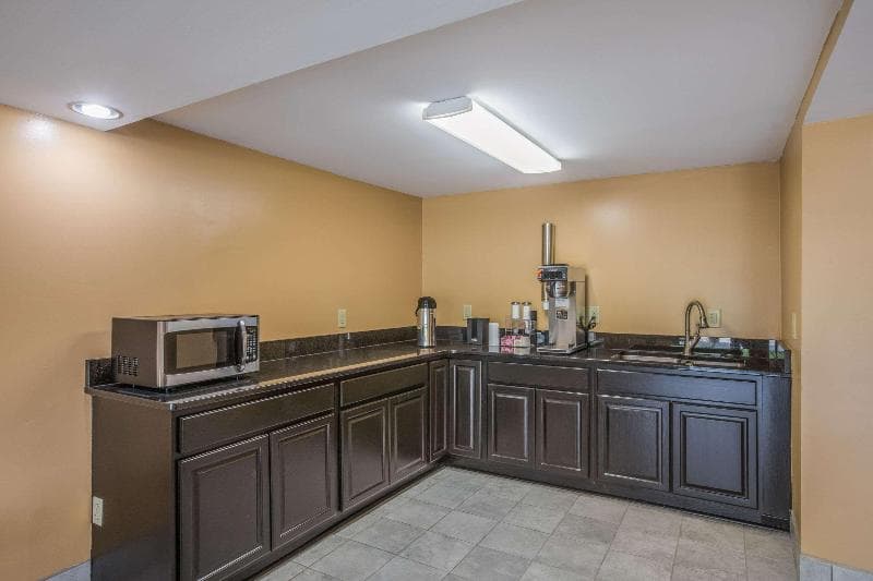 Rodeway Inn Suites Macon