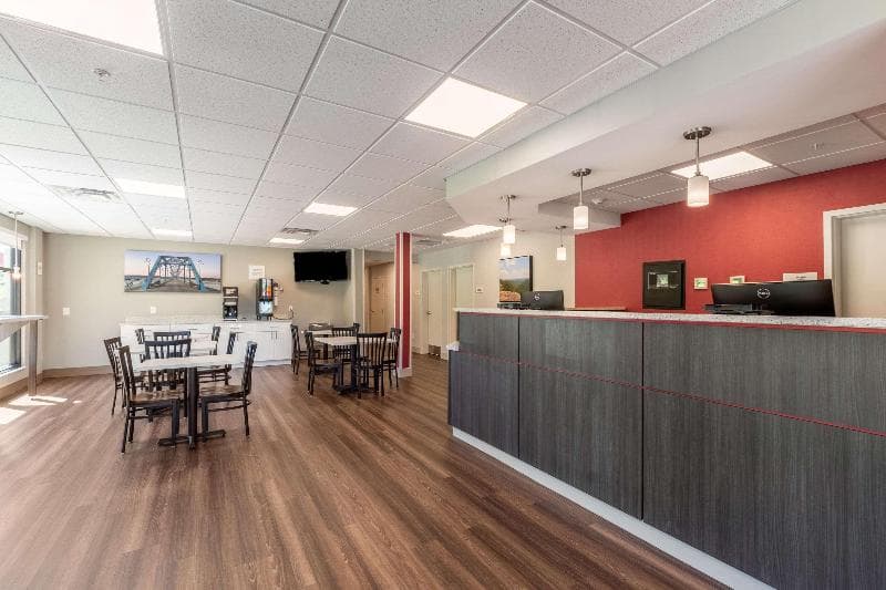 Econo Lodge Dayton 4