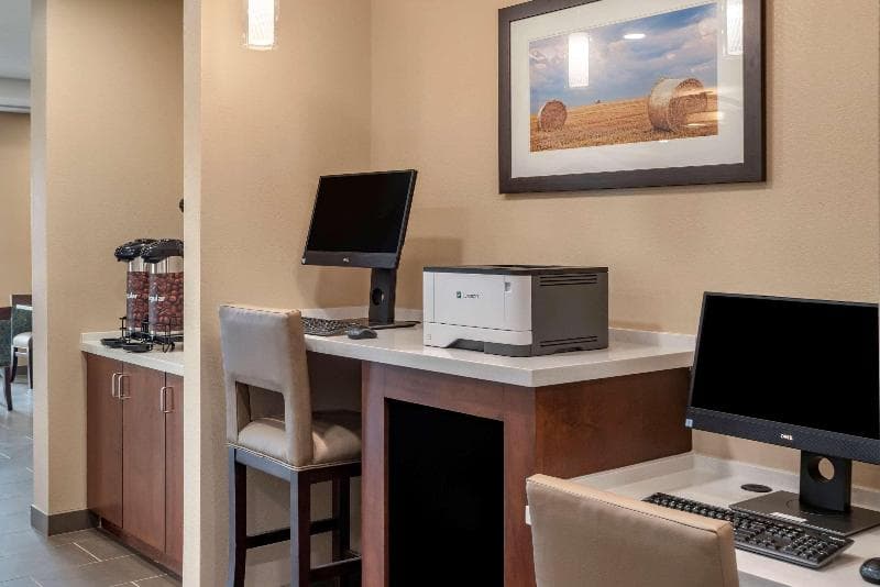 Comfort Inn & Suites photo 1