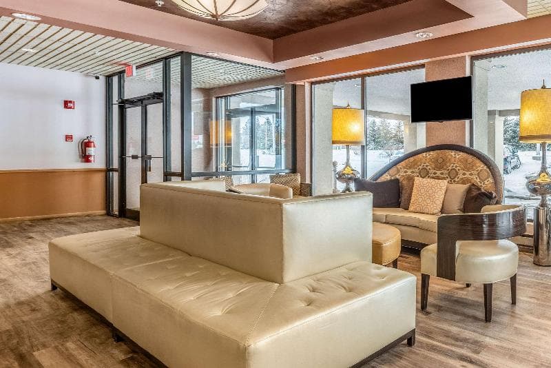 Econo Lodge 3