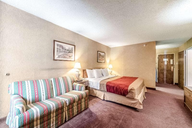 Econo Lodge 2