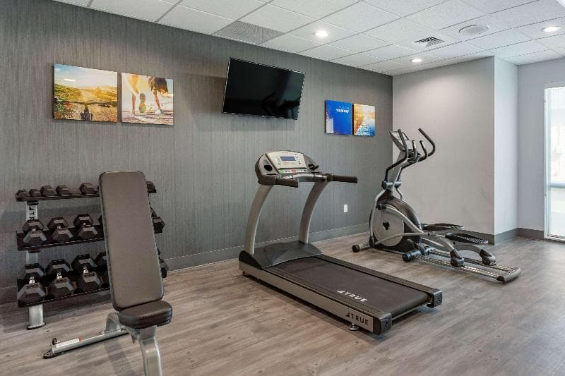 Comfort Inn & Suites 2