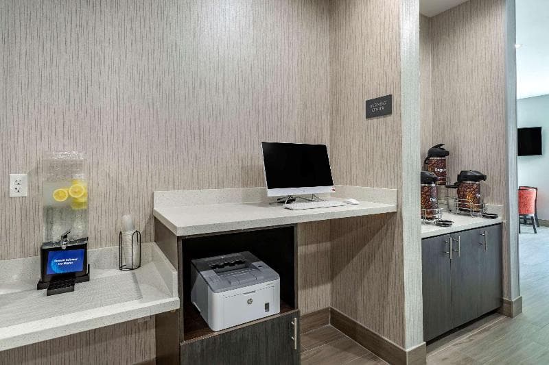 Comfort Inn & Suites photo 1