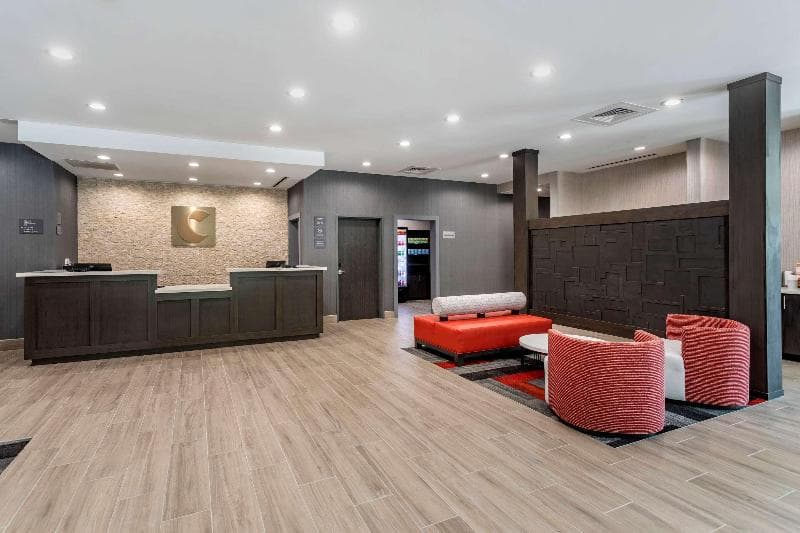 Comfort Inn & Suites 5