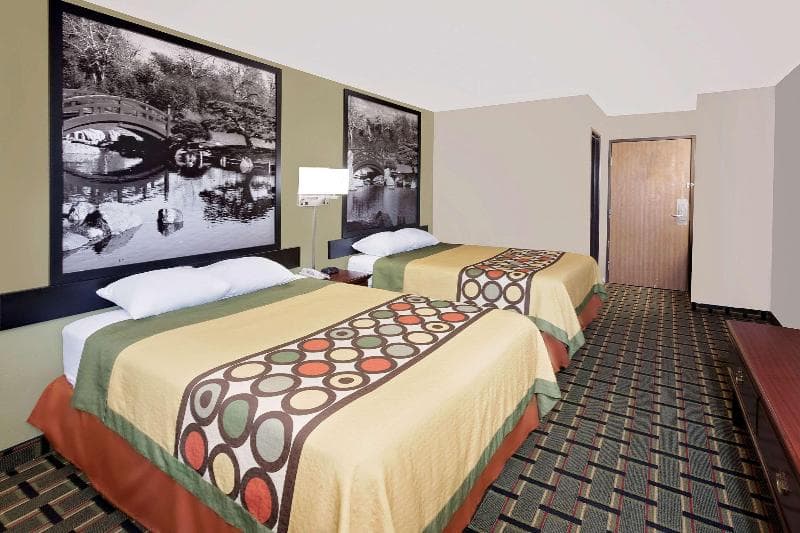Econo Lodge Canton 3