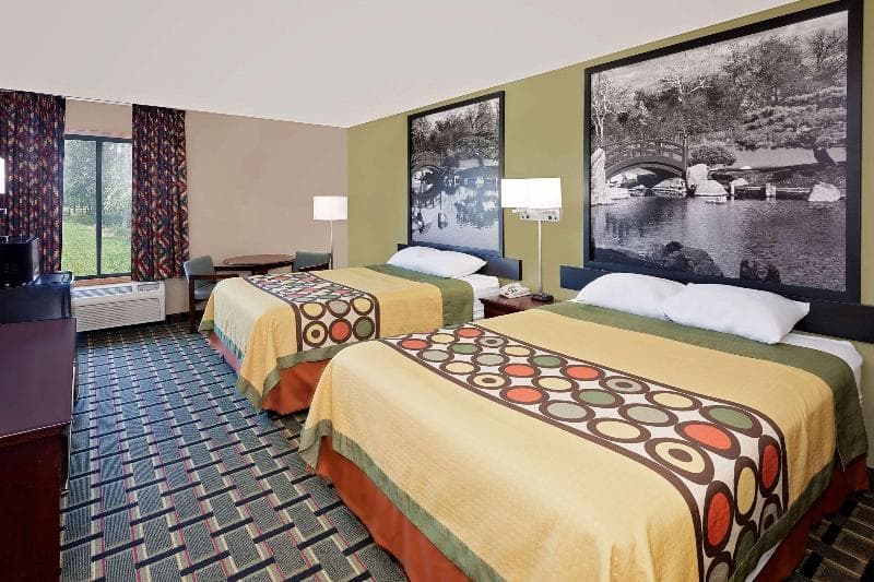 Econo Lodge Canton 5