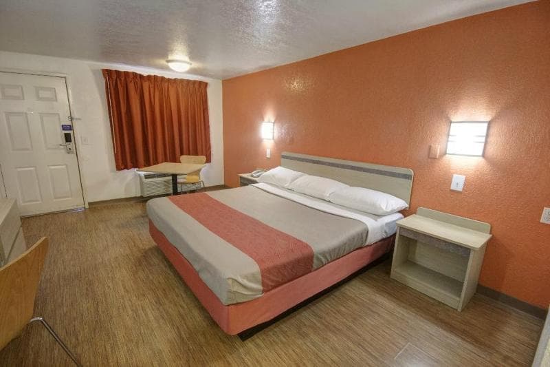 Rodeway Inn photo 1
