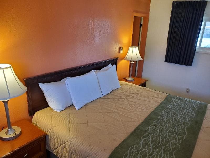 Rodeway Inn 4