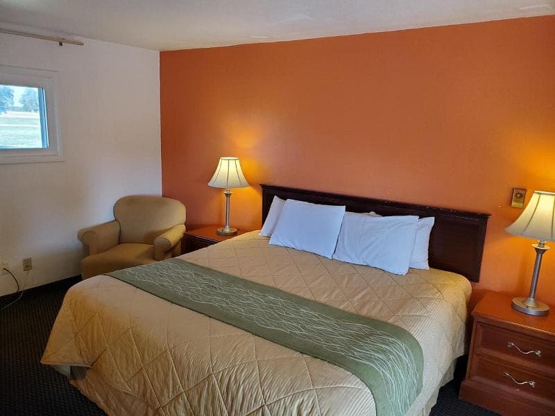 Rodeway Inn 3