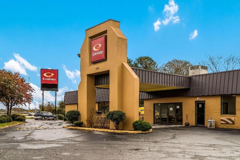 Econo Lodge 3
