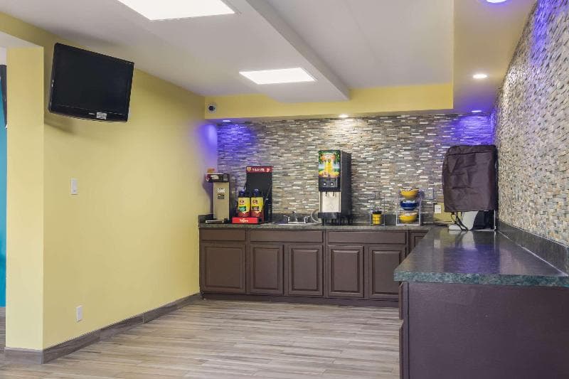 Rodeway Inn & Suites Monroeville-Pittsburgh main