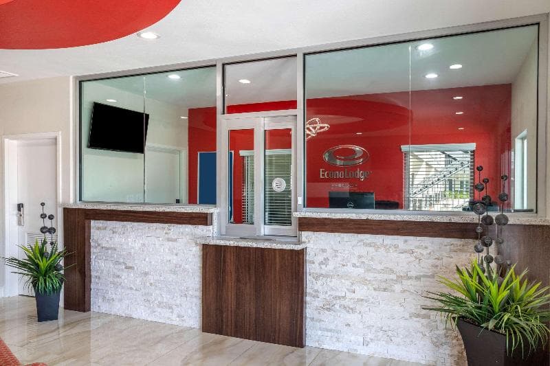 Econo Lodge Houston 4