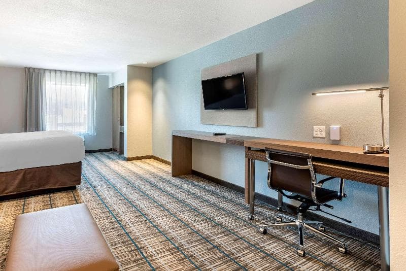 Mainstay Suites 4