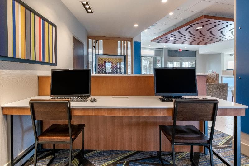Holiday Inn Express And Suites Carlisle Sw I-81 photo 1